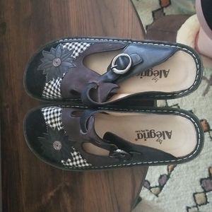 Alegria clogs
